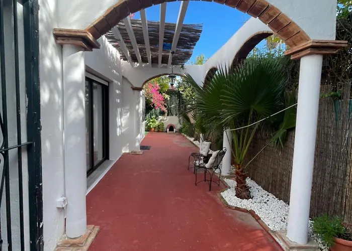 別荘 En La Playa Con Piscina, Premiado En 2026 !!! マルベーリャ